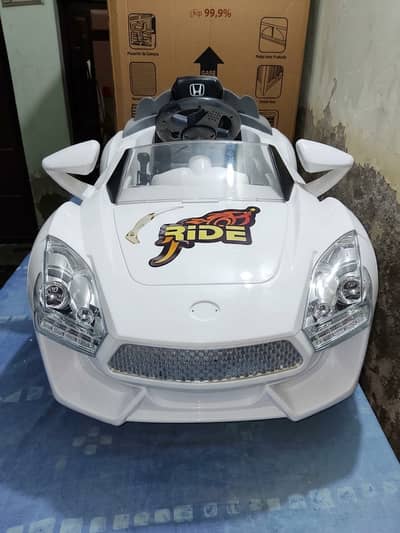 Kids car Remote control and Battery operated car condition 8/10