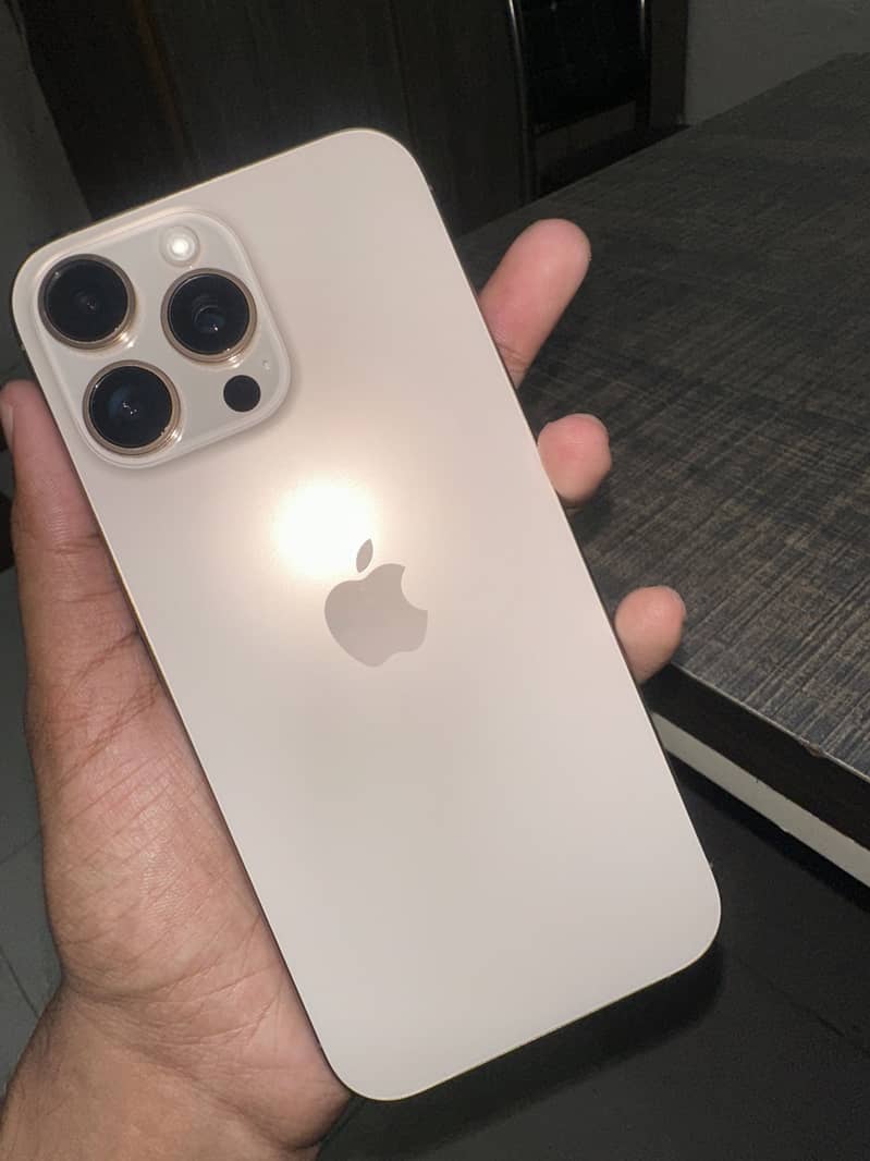 Apple iPhone 16 Pro Max 0