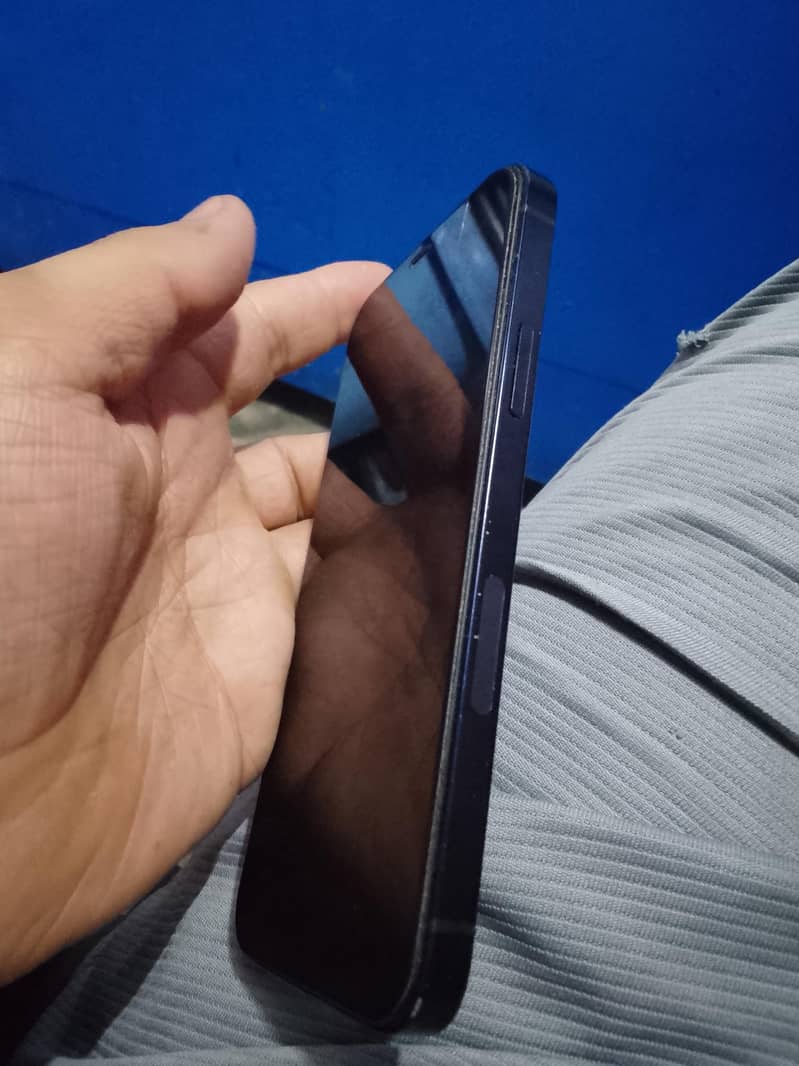 Apple iPhone 12 2