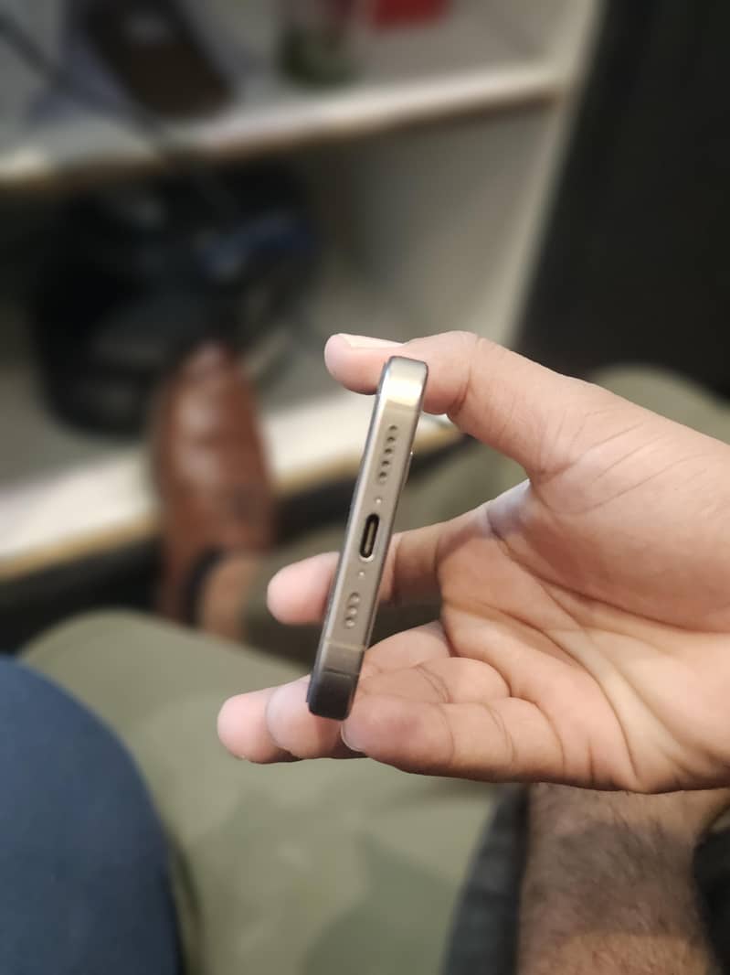 Apple iPhone 16 Pro 1