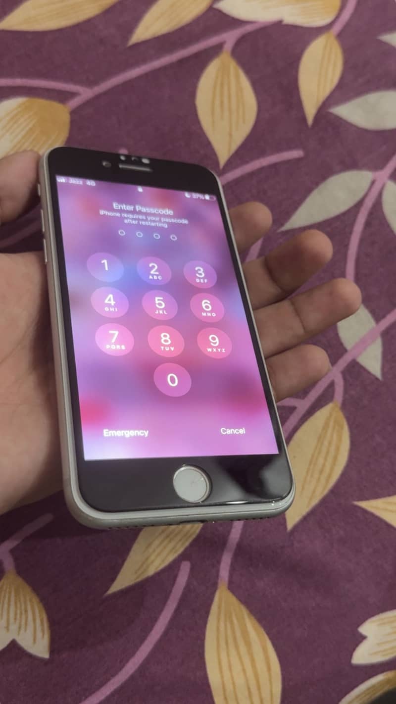 Apple iPhone 8 1