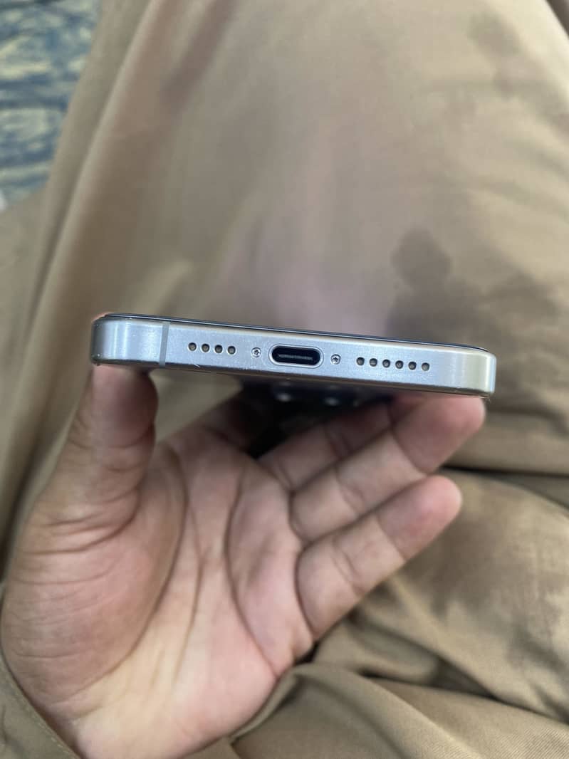 Apple iPhone 15 Pro Max 3