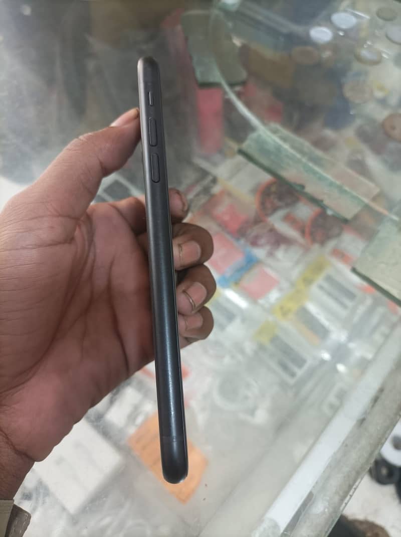 Apple iPhone XR 0