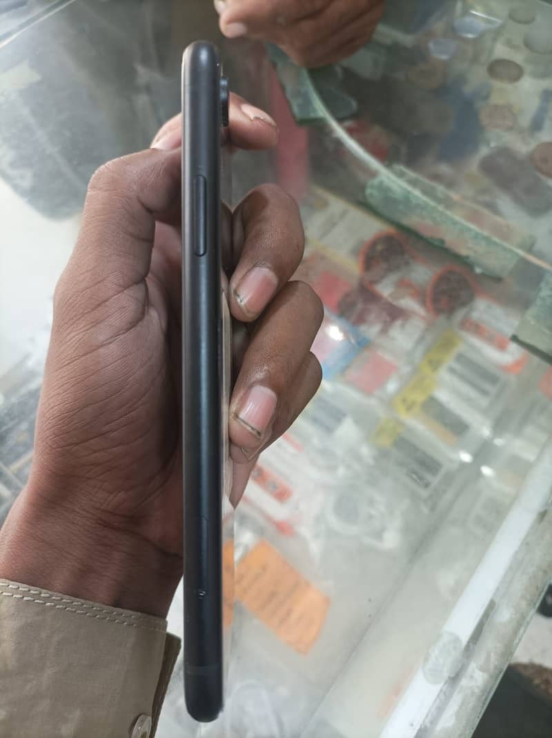 Apple iPhone XR 2