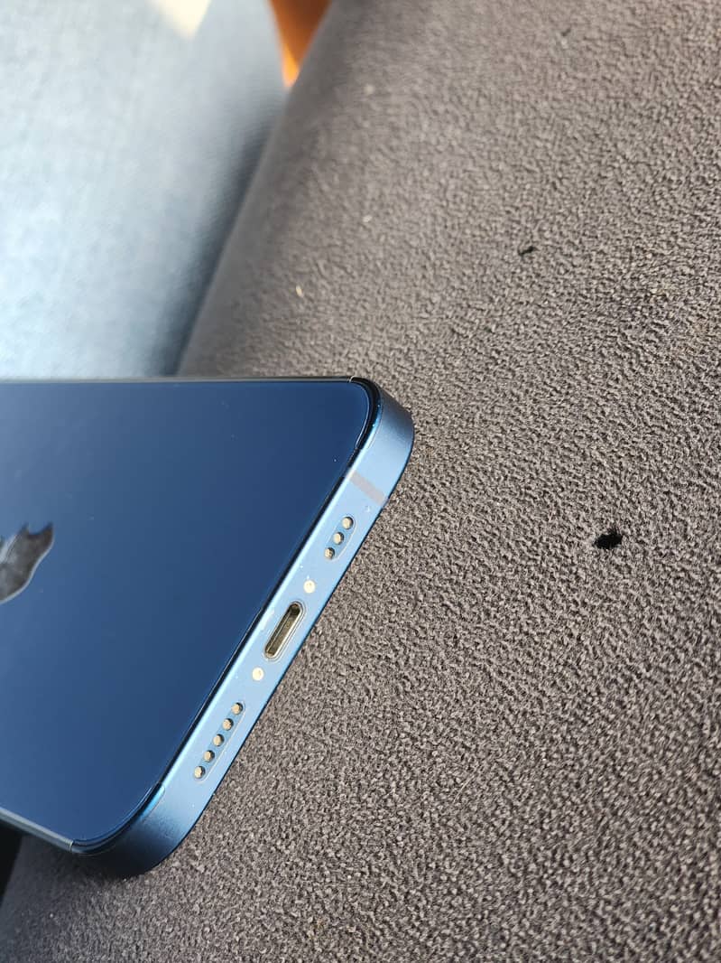 Apple iPhone 12 0