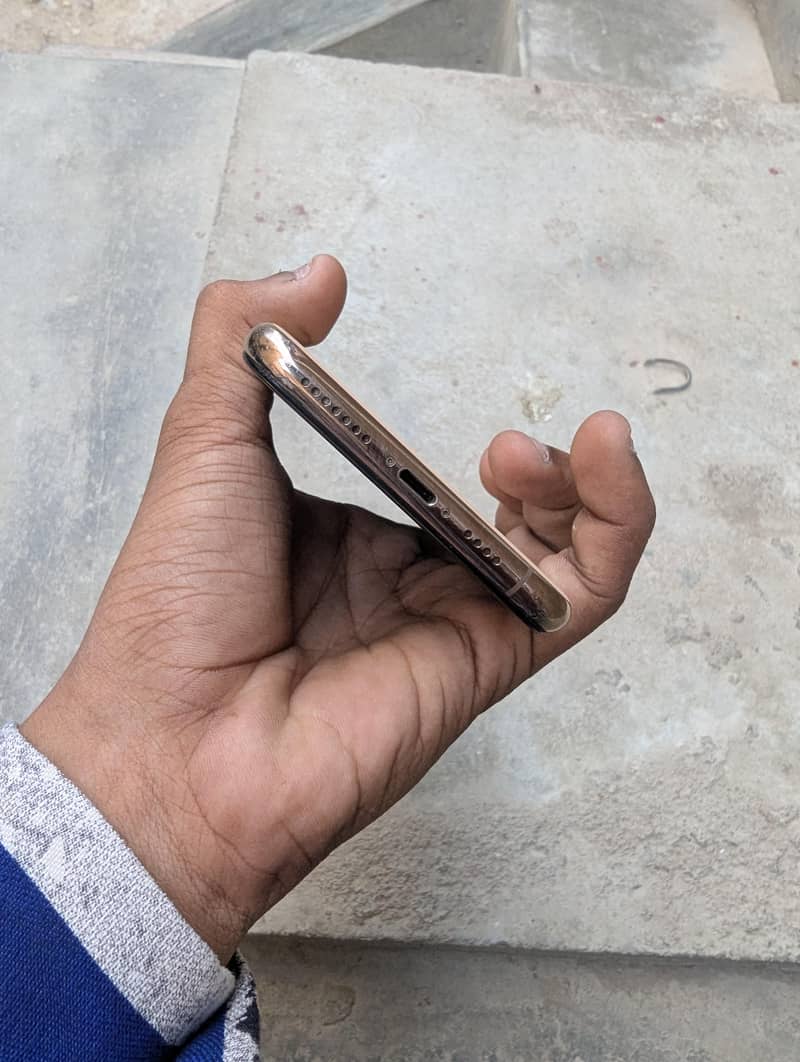 Apple iPhone 11 Pro Max 1