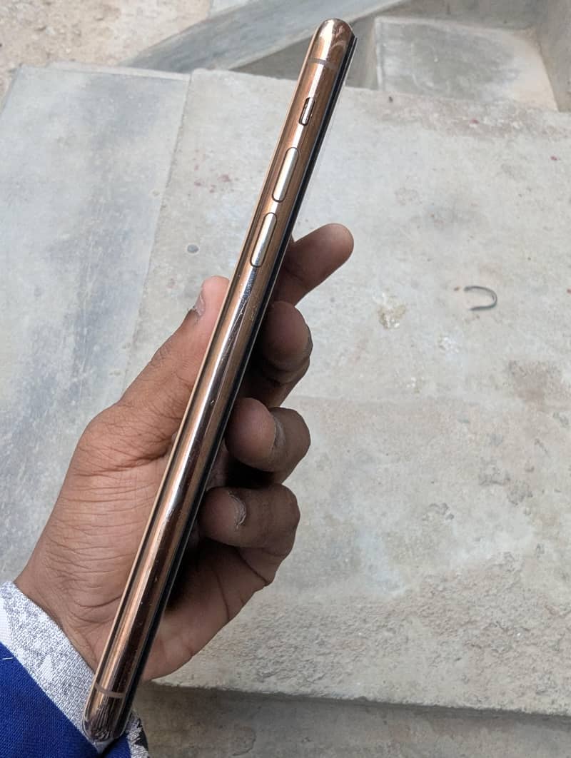 Apple iPhone 11 Pro Max 2