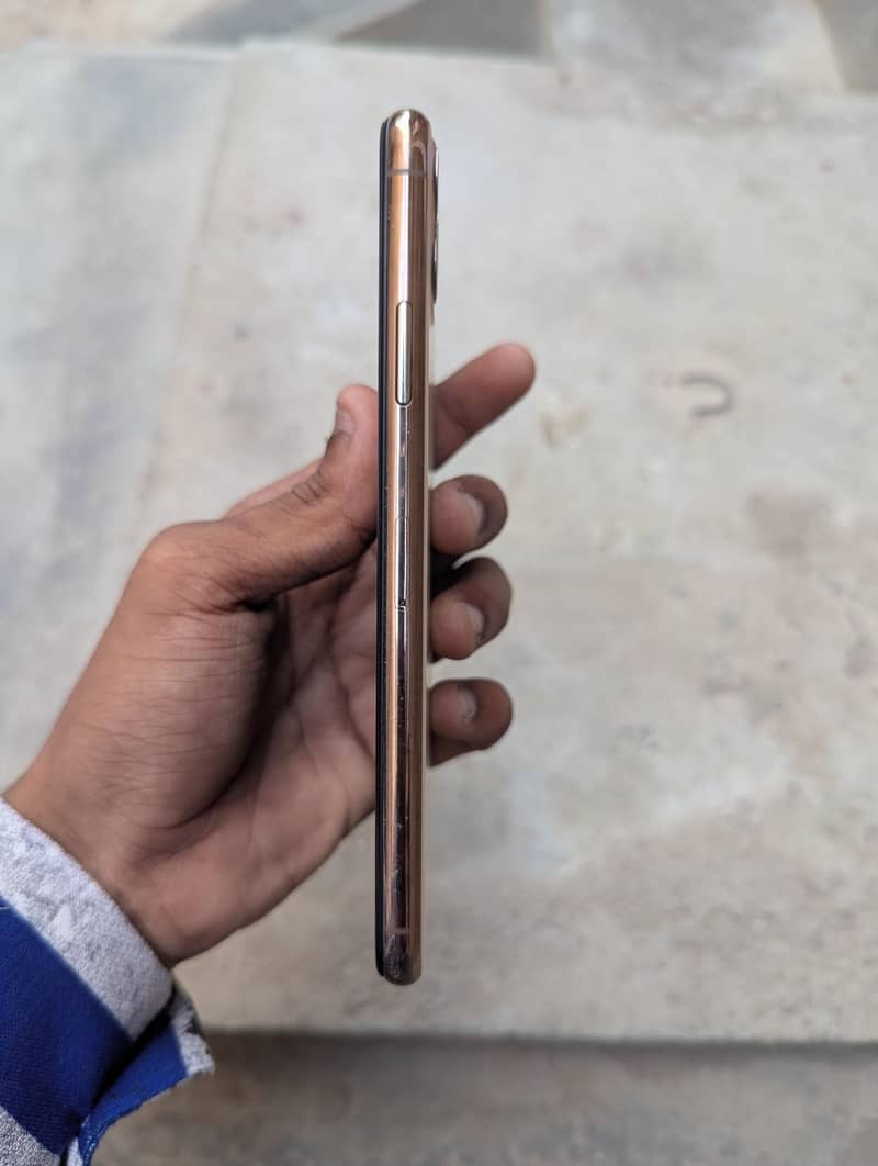 Apple iPhone 11 Pro Max 3