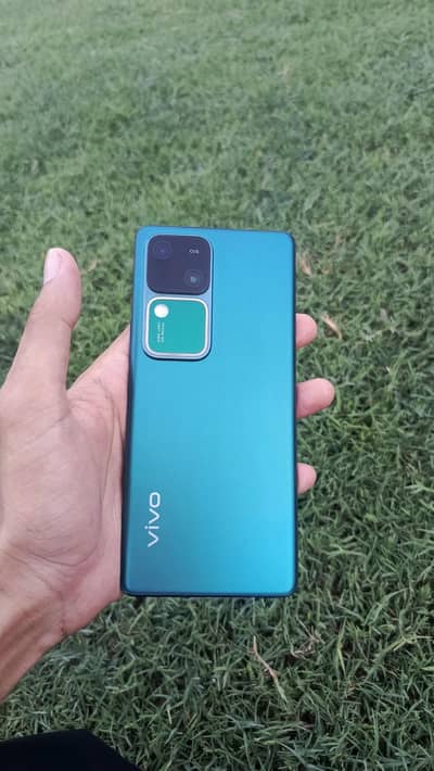 Vivo V30
