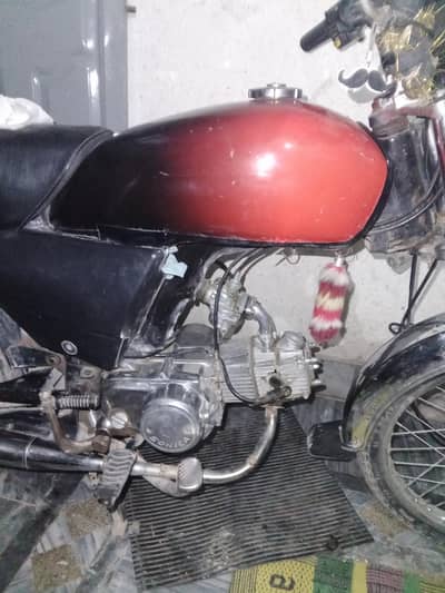 soneka bike sale Lahore number  all ok bike hai ismein Koi kam bhi ni