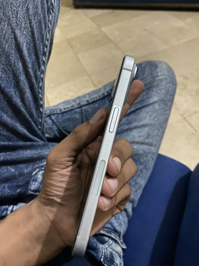 Apple iPhone 15 2