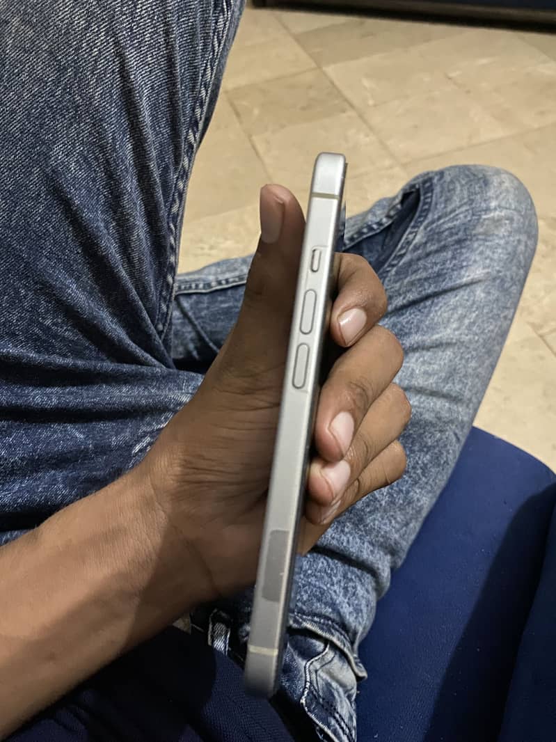 Apple iPhone 15 5