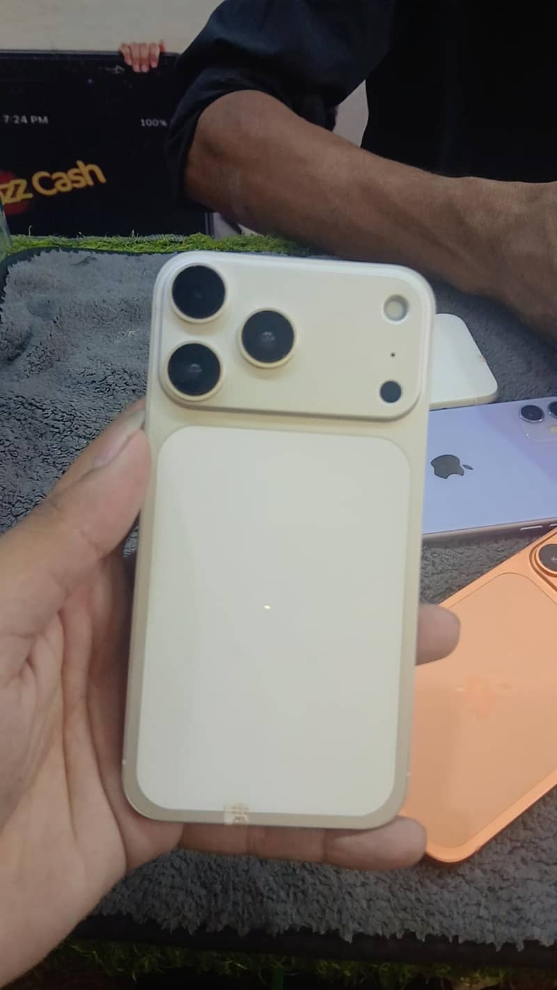 Apple iPhone 17 Pro Max 2