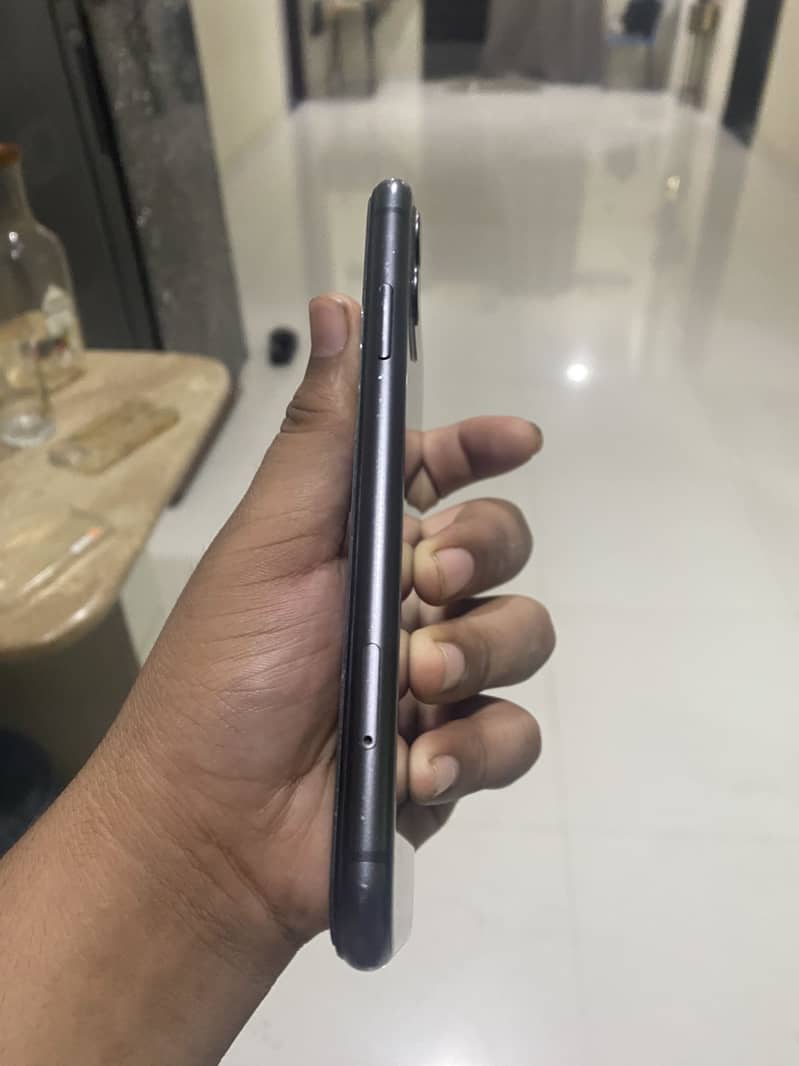 Apple iPhone 11 3