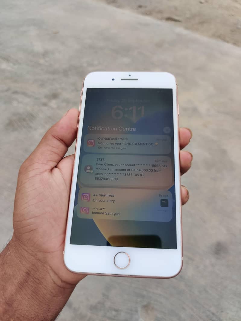 Apple iPhone 8 Plus 3