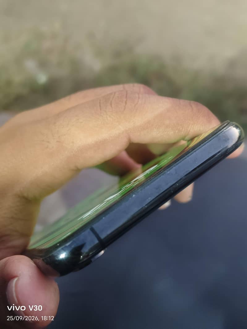 Apple iPhone XS 3