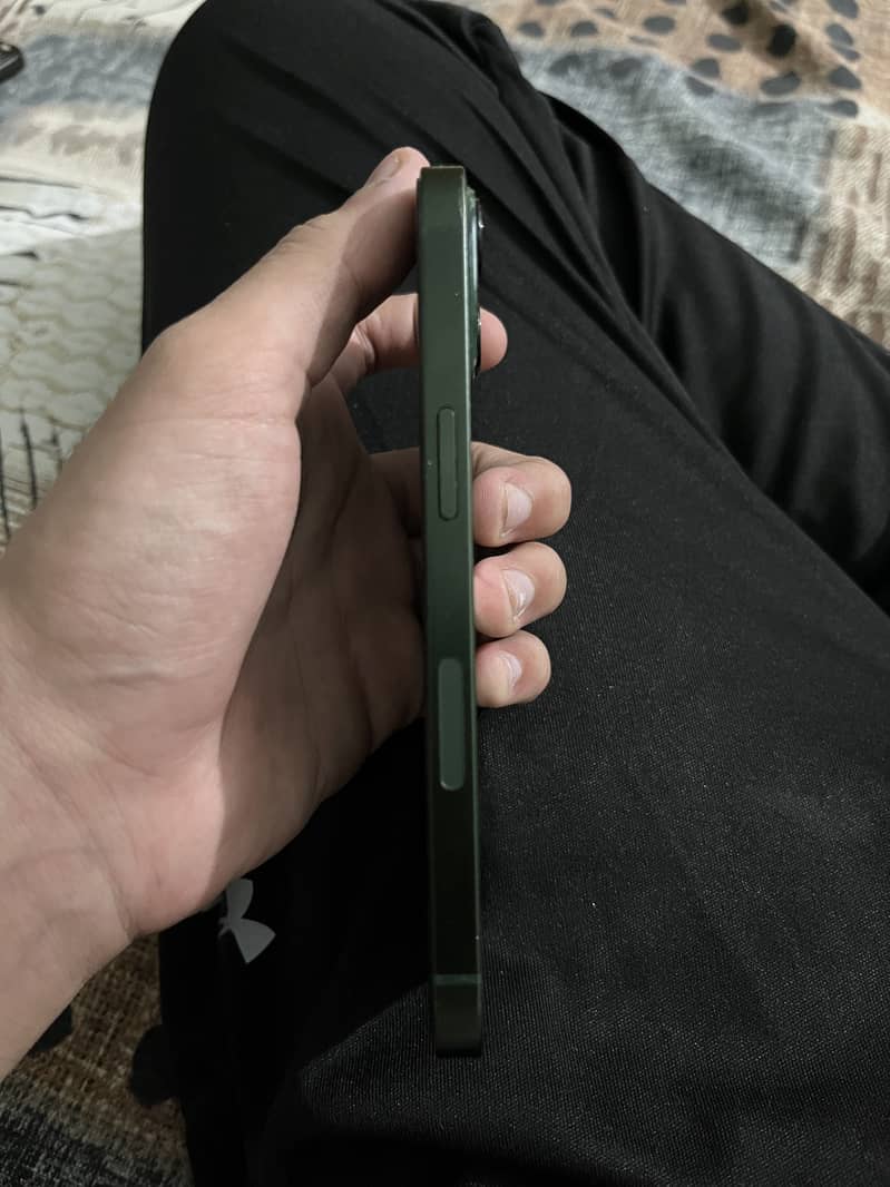 Apple iPhone 13 0