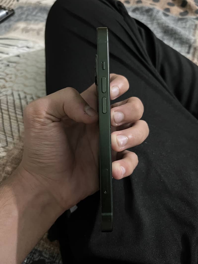 Apple iPhone 13 1
