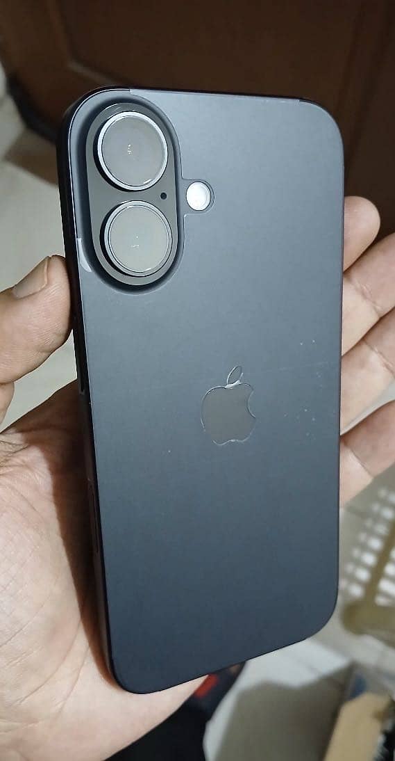 Apple iPhone 16 0