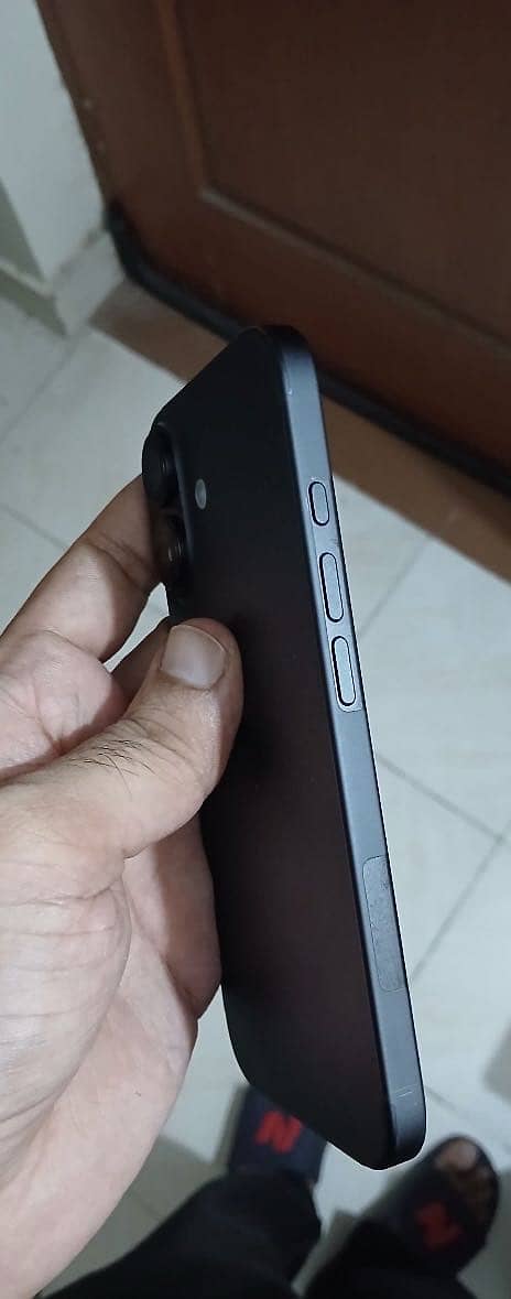 Apple iPhone 16 3