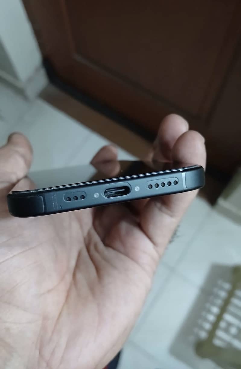 Apple iPhone 16 4