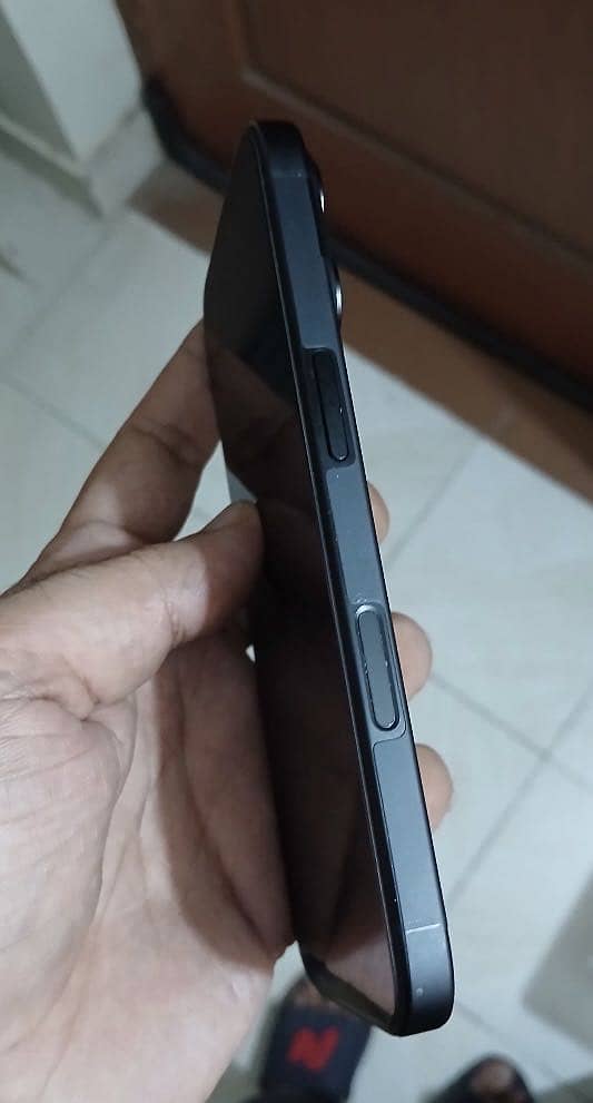 Apple iPhone 16 5