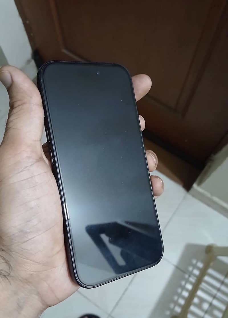 Apple iPhone 16 6