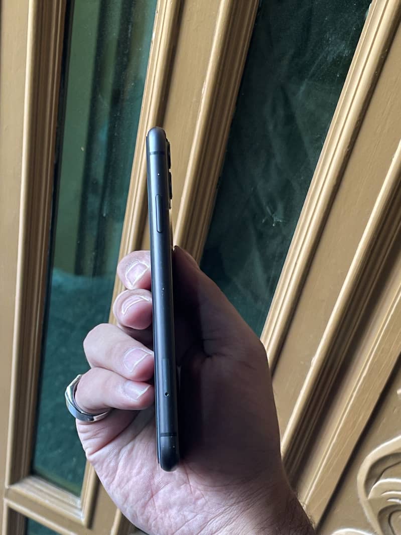 Apple iPhone 11 3