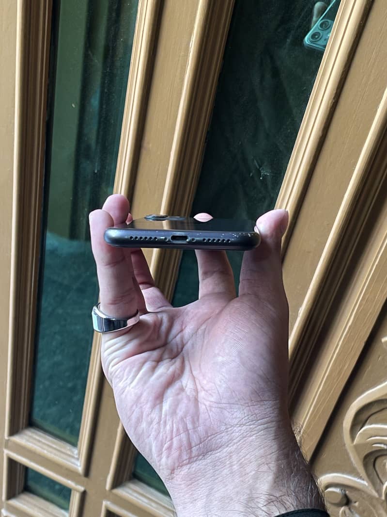 Apple iPhone 11 4