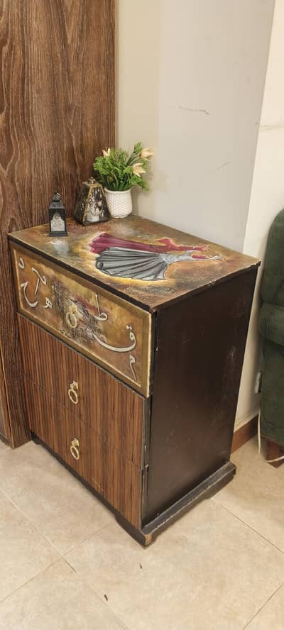 CONSOLE TABLE