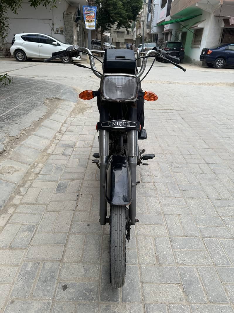 Unique CD70 (2011) 1