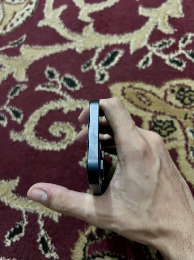 Apple iPhone 13 2