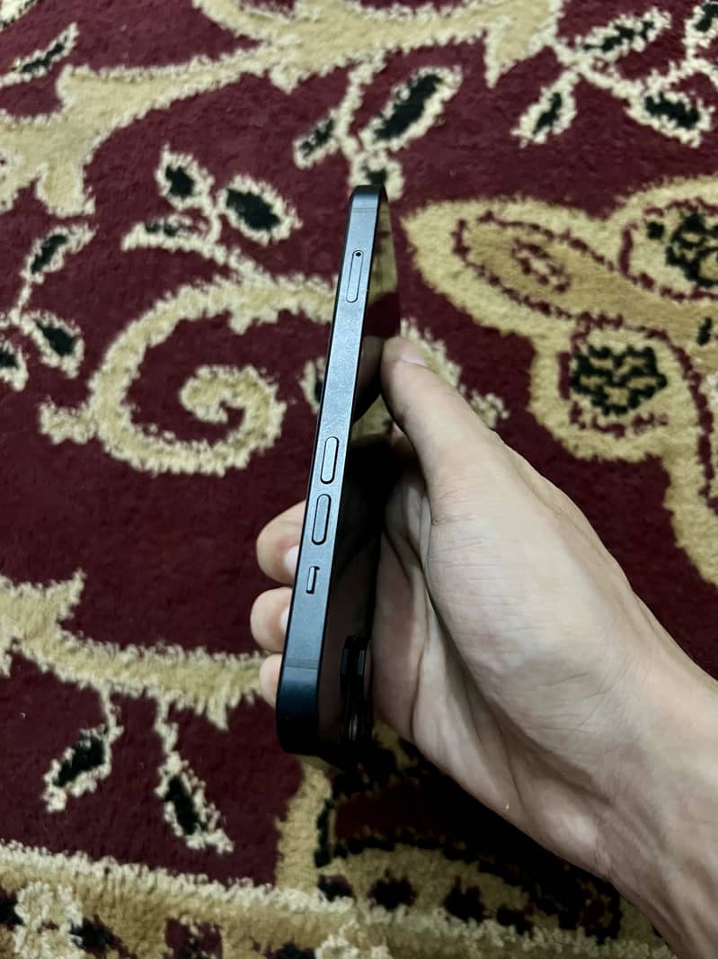 Apple iPhone 13 5