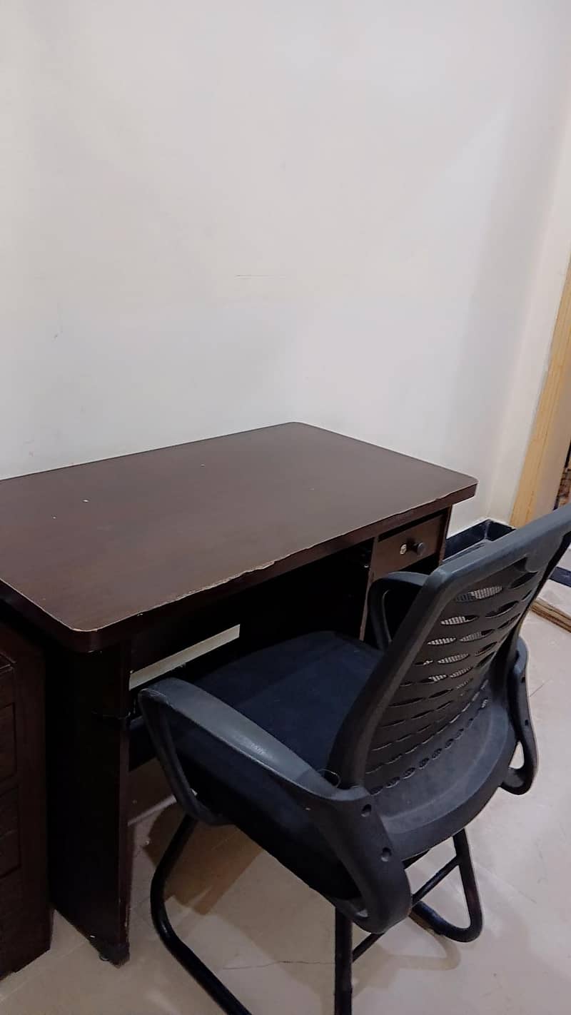 2 single beds and study table 4
