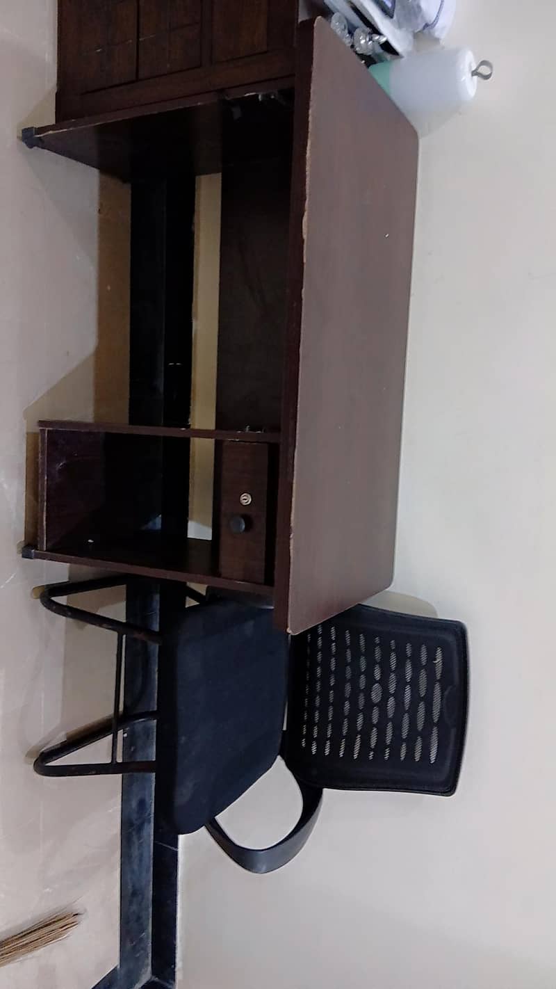 2 single beds and study table 6