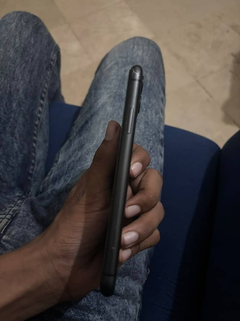 Apple iPhone 11 0