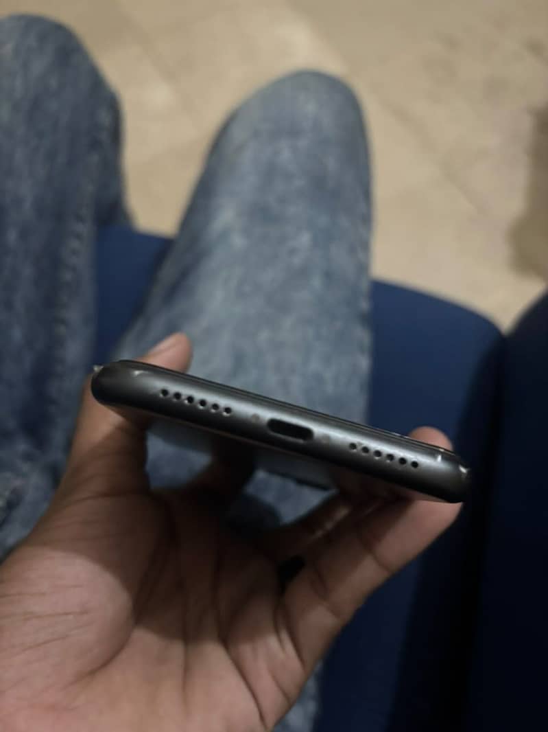 Apple iPhone 11 3