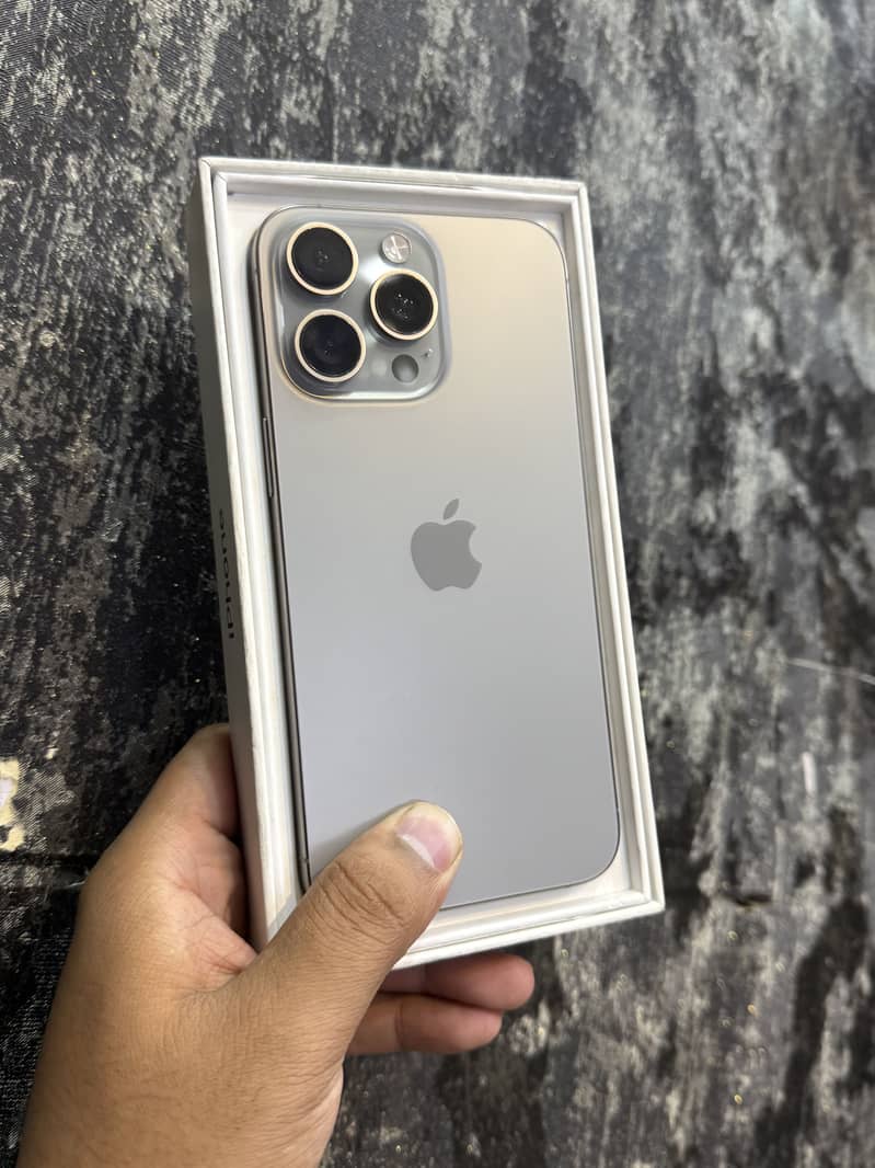 Apple iPhone 15 Pro Max 0