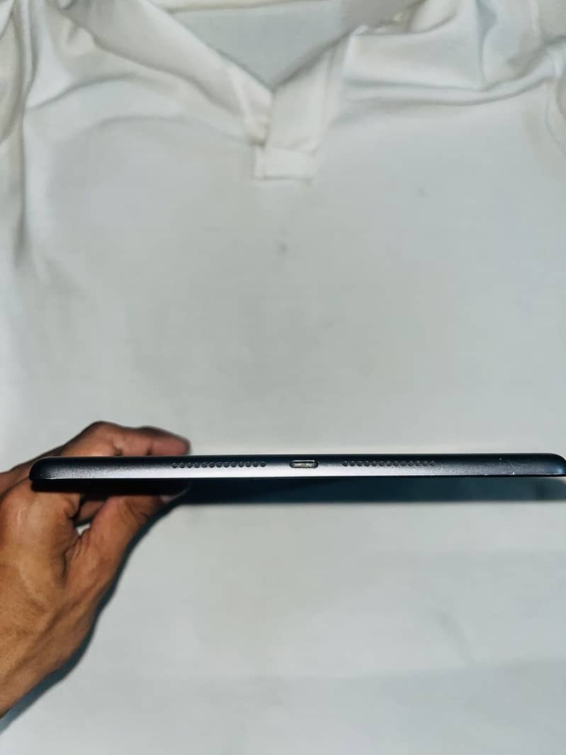 IPAD 8th GENERATION 6