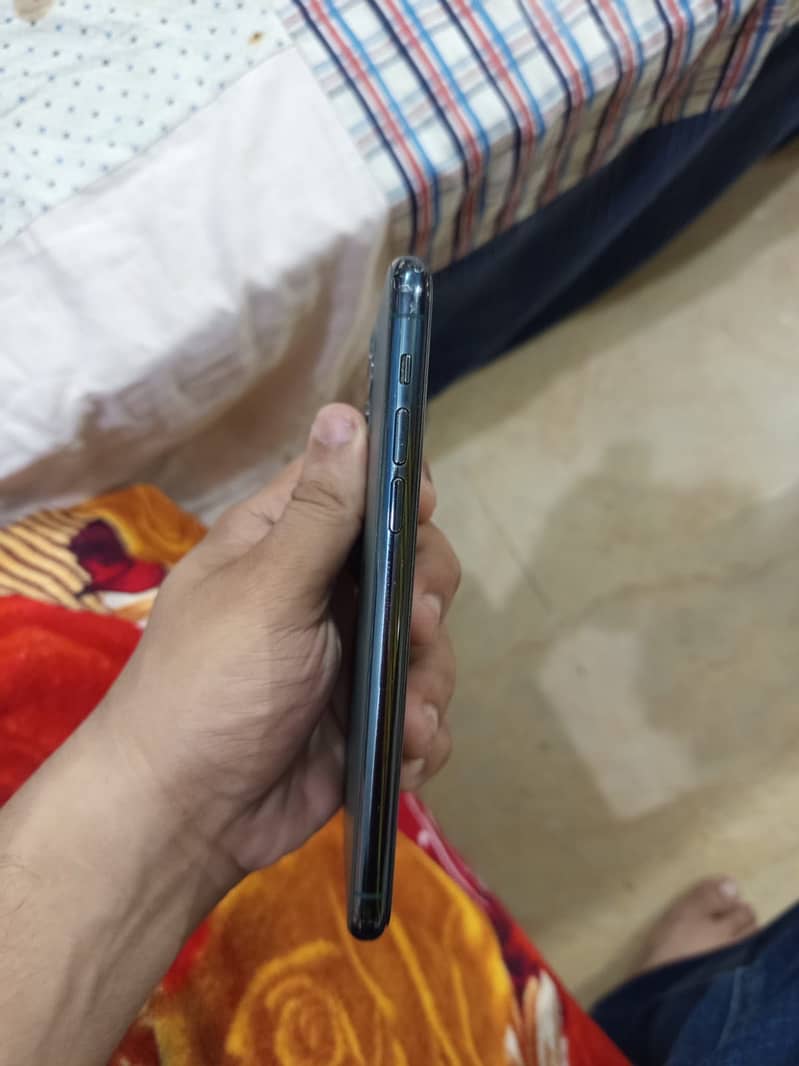 Apple iPhone 11 Pro 2