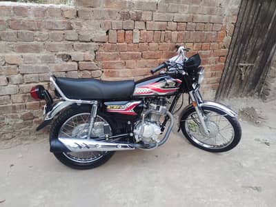 Honda125 for sale model 2022 black bike ha Bio  available Kahuta