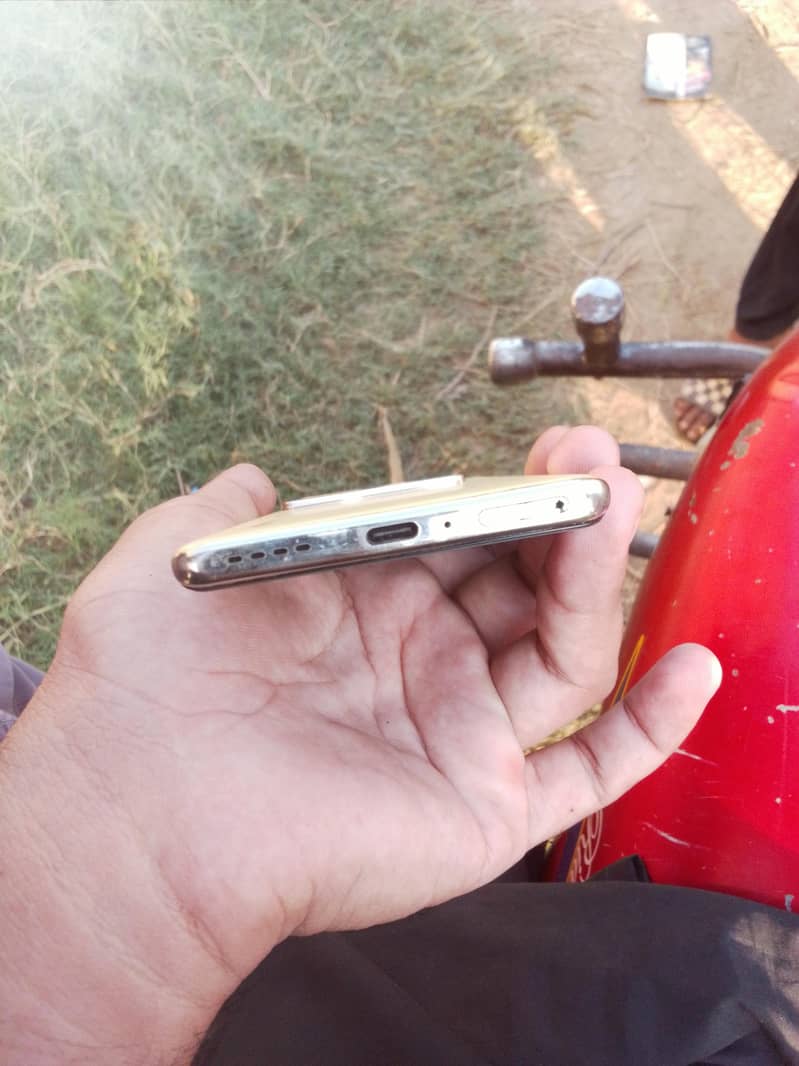 Infinix note 40pro 3