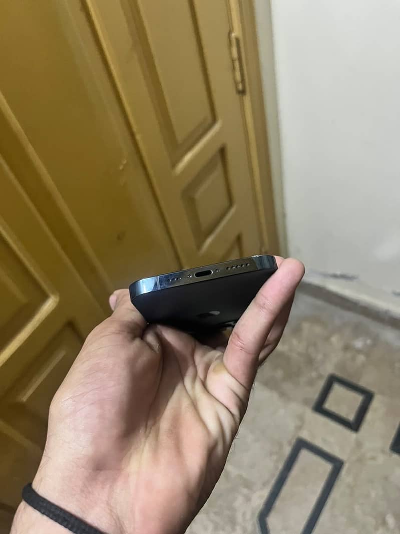 Apple iPhone 12 Pro 4