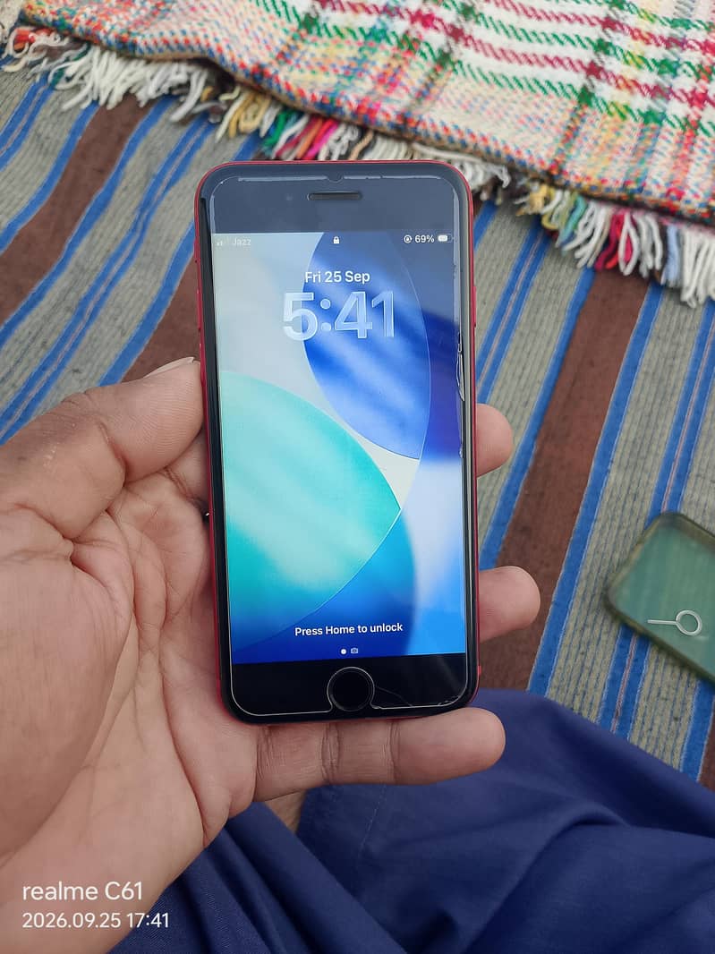 Apple iPhone SE8 0