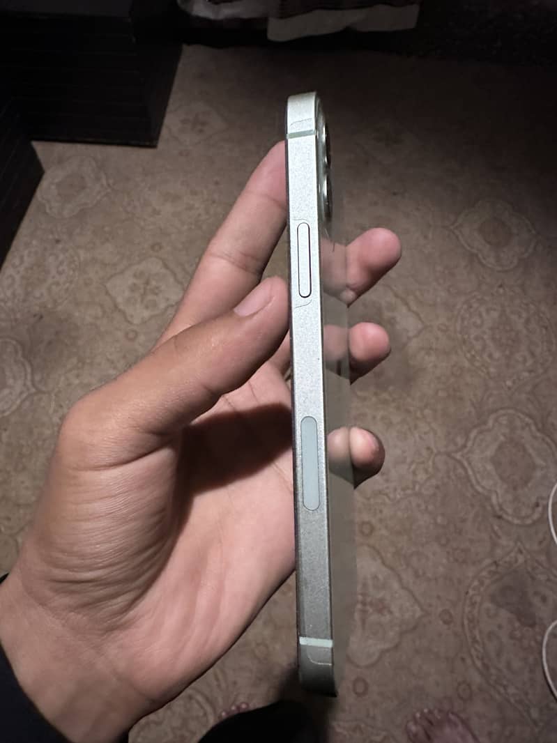 Apple iPhone 12 4