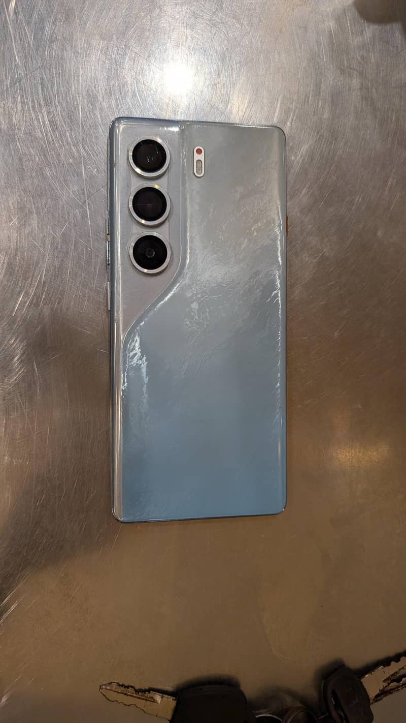 Tecno CAMON 40 Pro 1