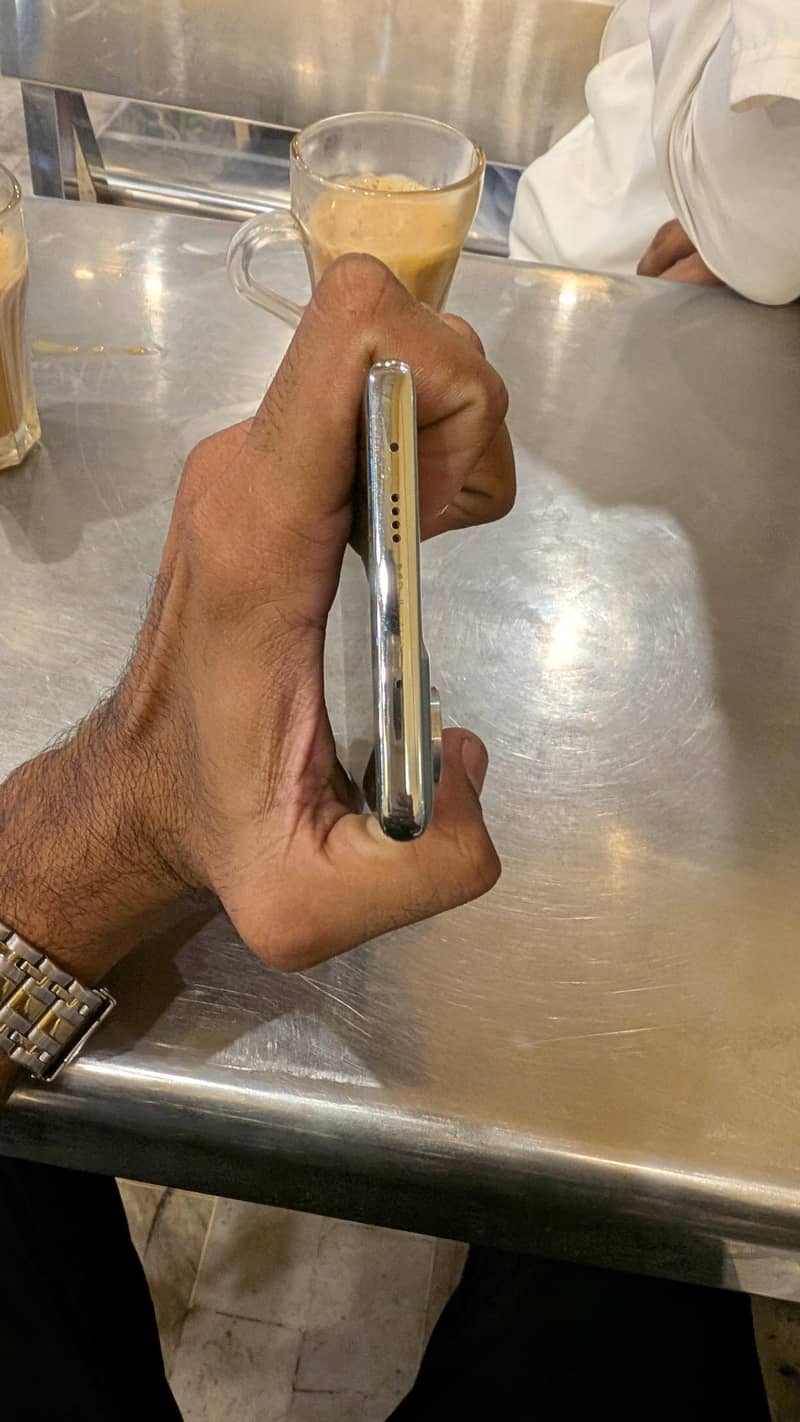 Tecno CAMON 40 Pro 4