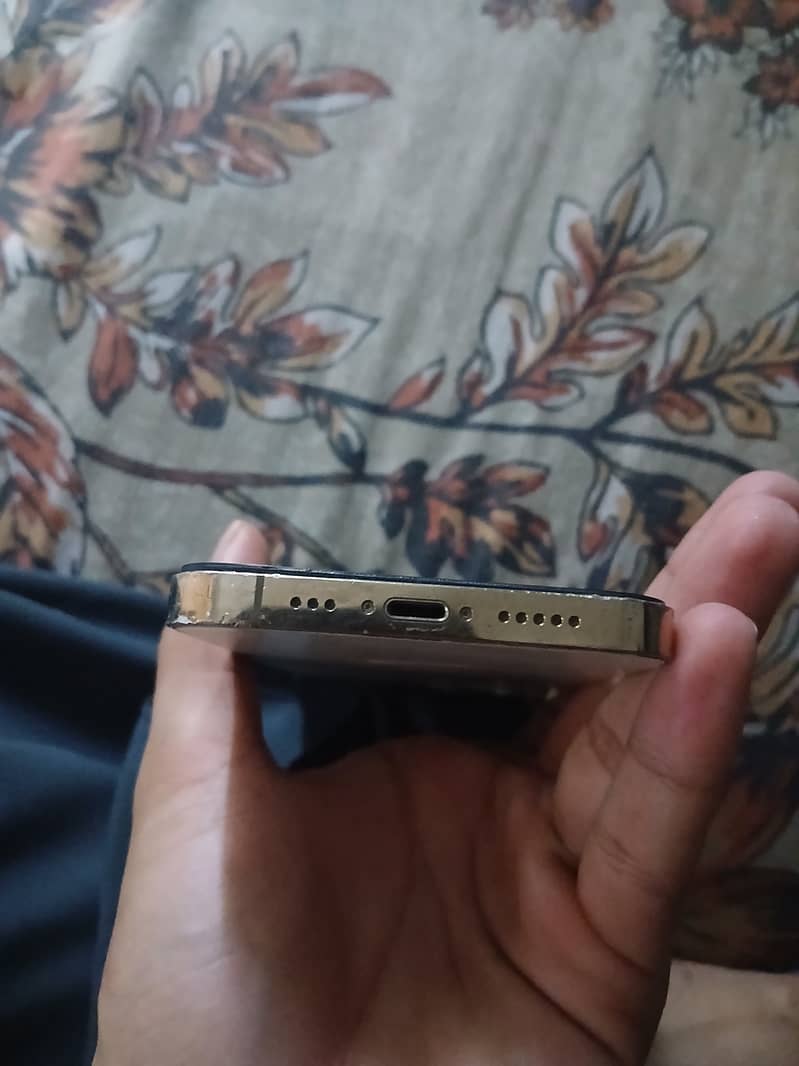 Apple iPhone 12 Pro 4