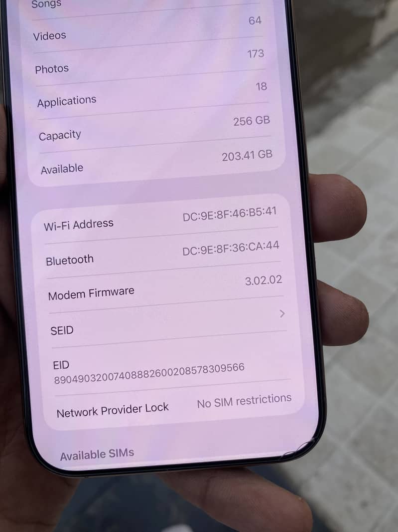 Apple iPhone 16 Pro Max 4