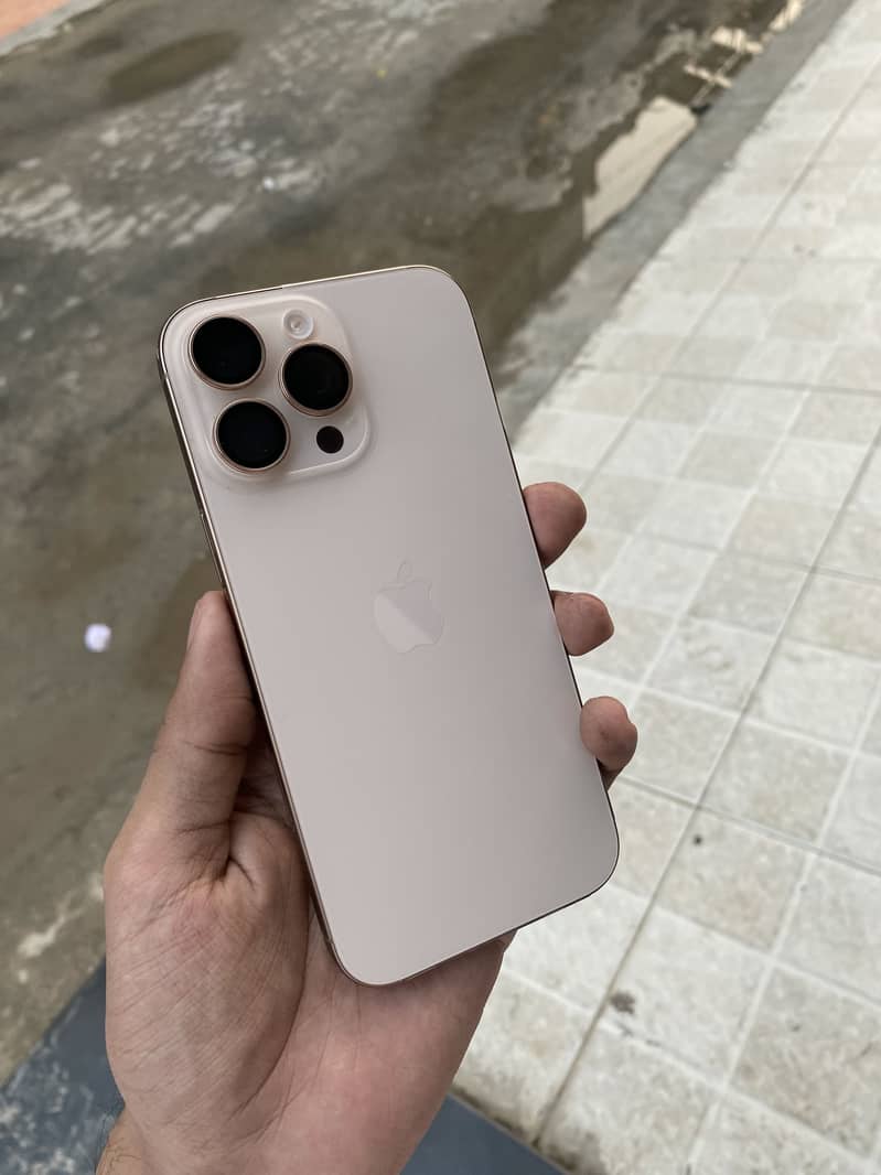 Apple iPhone 16 Pro Max 5